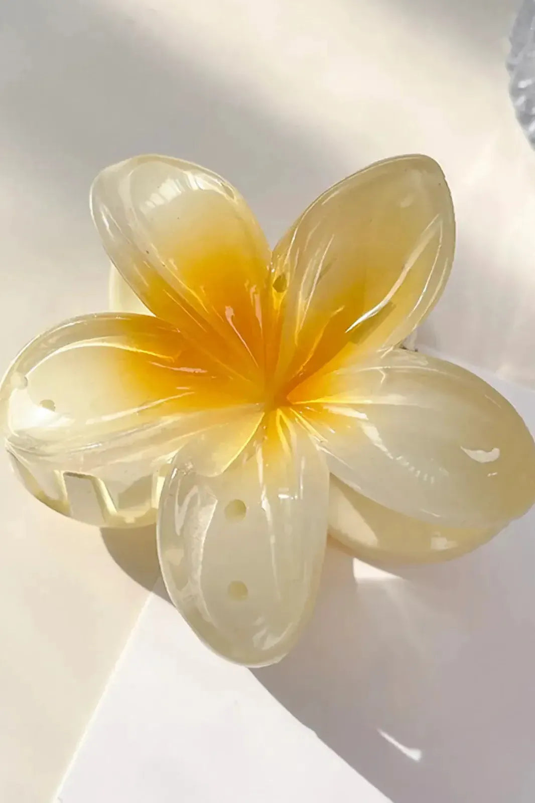 Maevyn - Glossy Flower Hairclip
